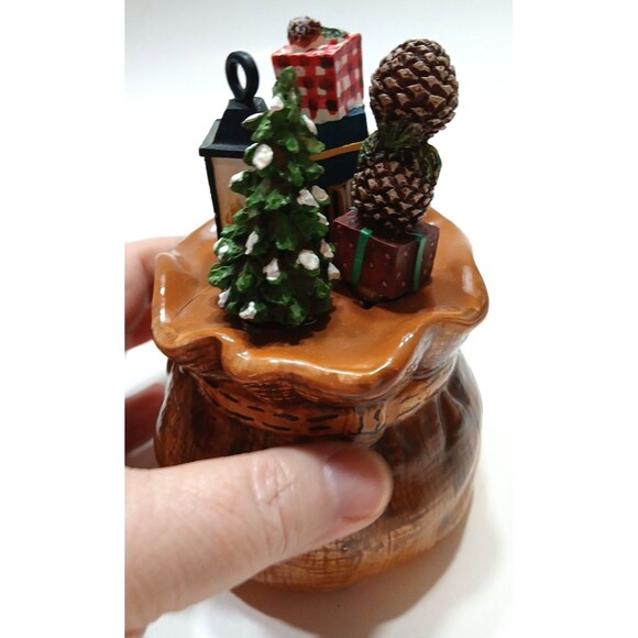 CKAO Santa’s Sack 4 Christmas Themed Cheese Knives Acorns Tree Presents Lantern - Picture 2 of 13